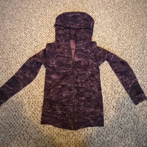 lululemon full zip scuba, size 2. barely worn, perfect condition. - Picture 3 of 3